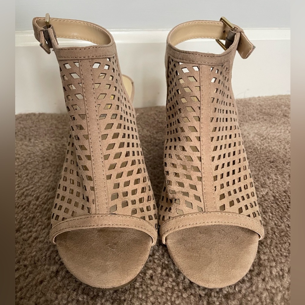 Nude 3inch block heels size 9.5